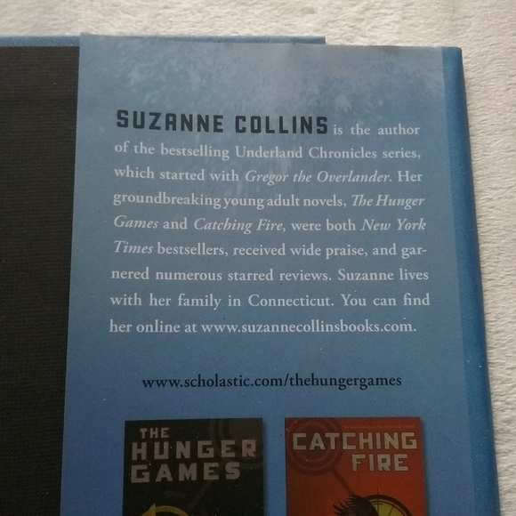 Mocking Jay & Catching Fire (Hunger games) Books - Picture 10 of 12